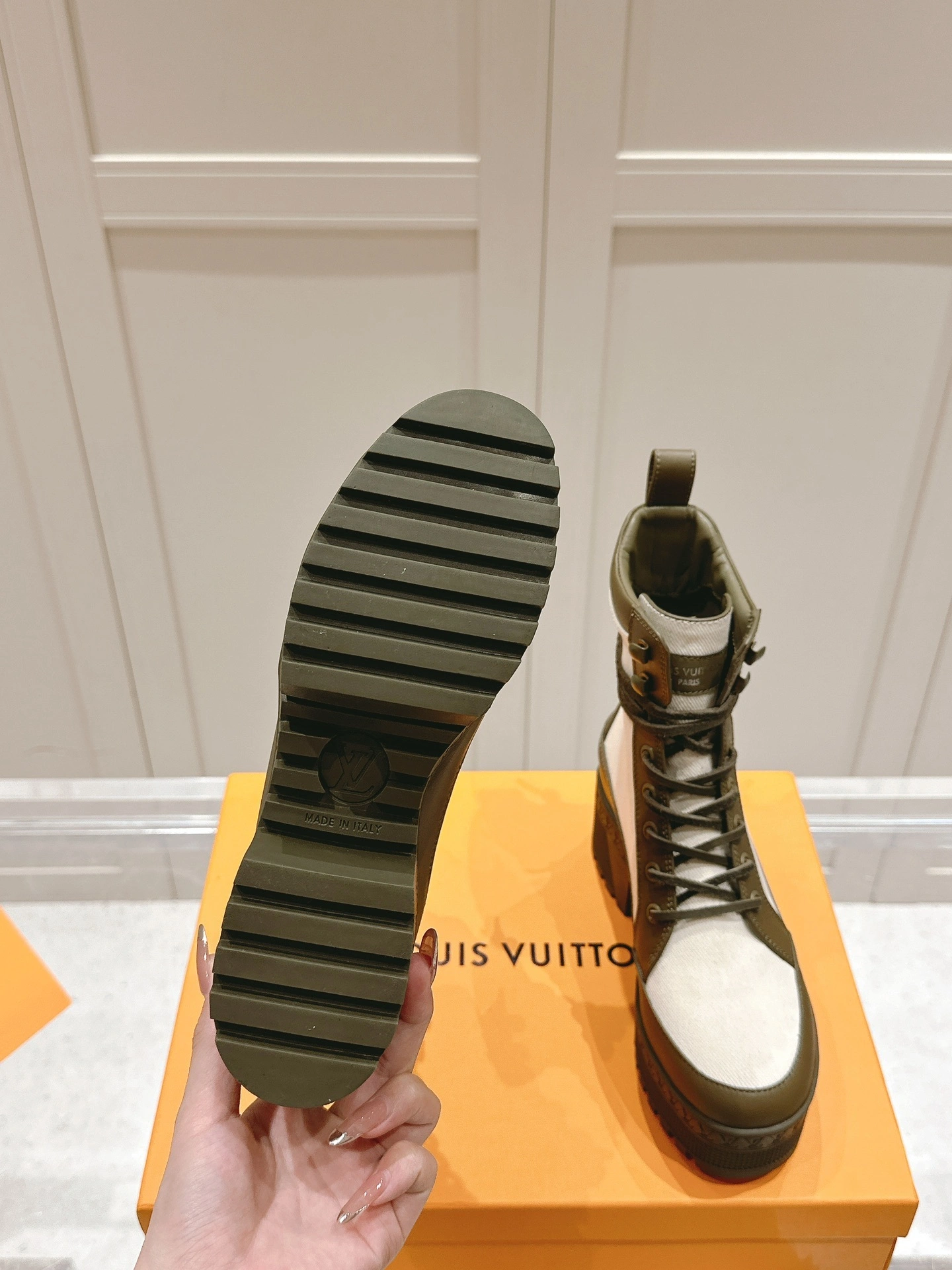 COCO-- 8V 1AD9ZB Heel height：7CM Waterproof：3.5CM cowhide item:D-X555L1902